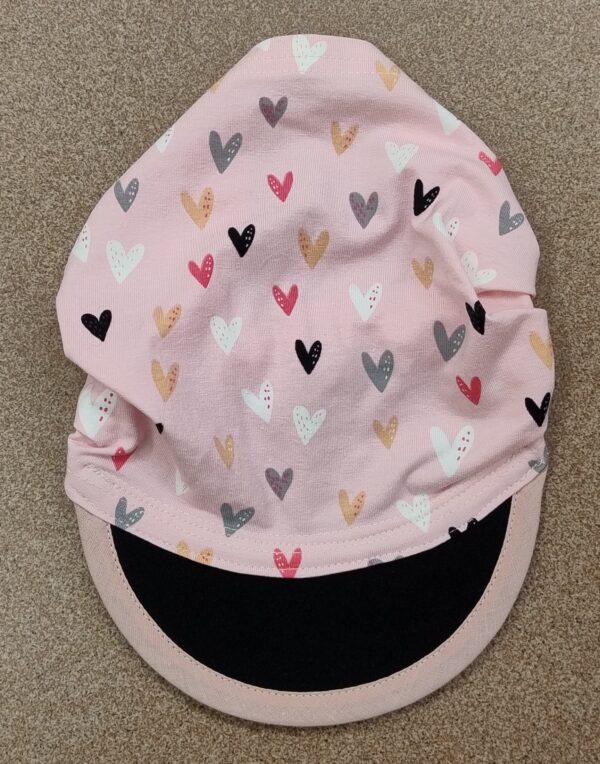 1.2 Fascia baby con visiera CUORICINI ROSA