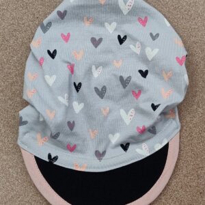 1.3 Fascia baby con visiera CUORICINI GRIGIO